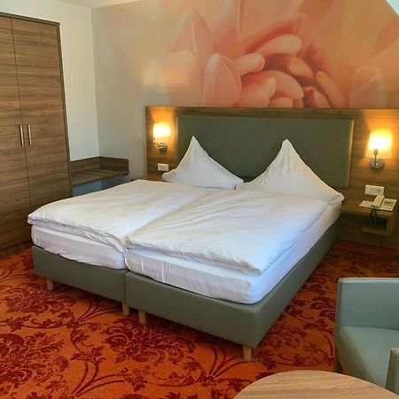 Hotel Felsenkeller ฮูเดสไฮม์ แอม ไฮน์ ภายนอก รูปภาพ