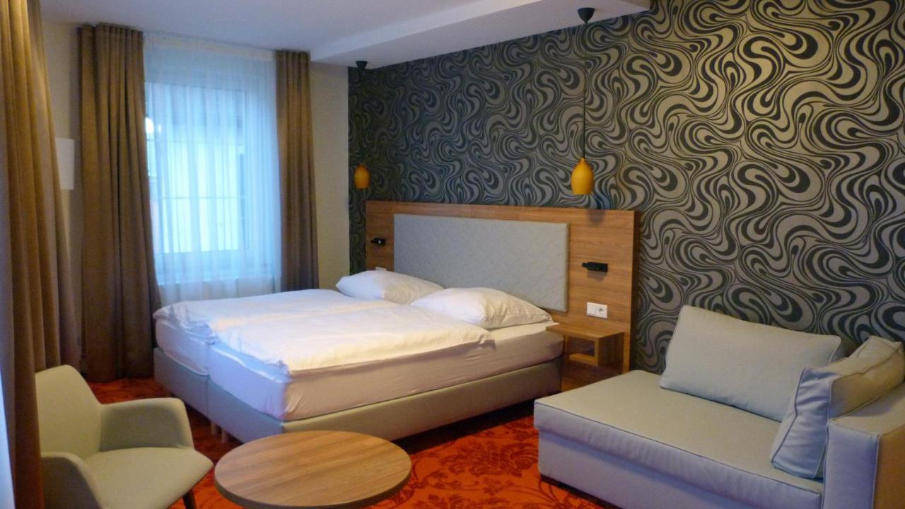 Hotel Felsenkeller ฮูเดสไฮม์ แอม ไฮน์ ภายนอก รูปภาพ