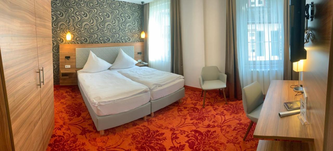 Hotel Felsenkeller ฮูเดสไฮม์ แอม ไฮน์ ภายนอก รูปภาพ
