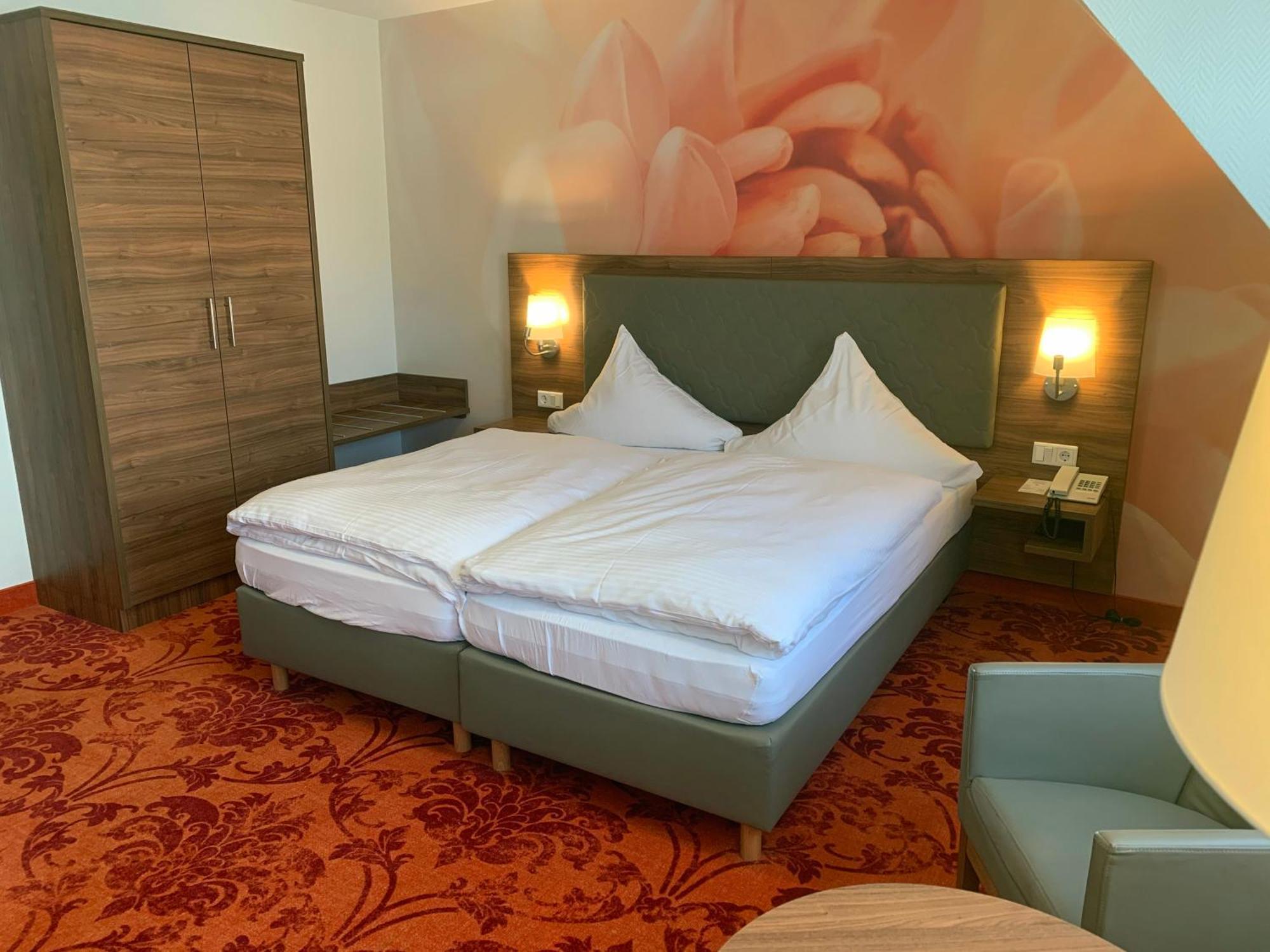 Hotel Felsenkeller ฮูเดสไฮม์ แอม ไฮน์ ภายนอก รูปภาพ