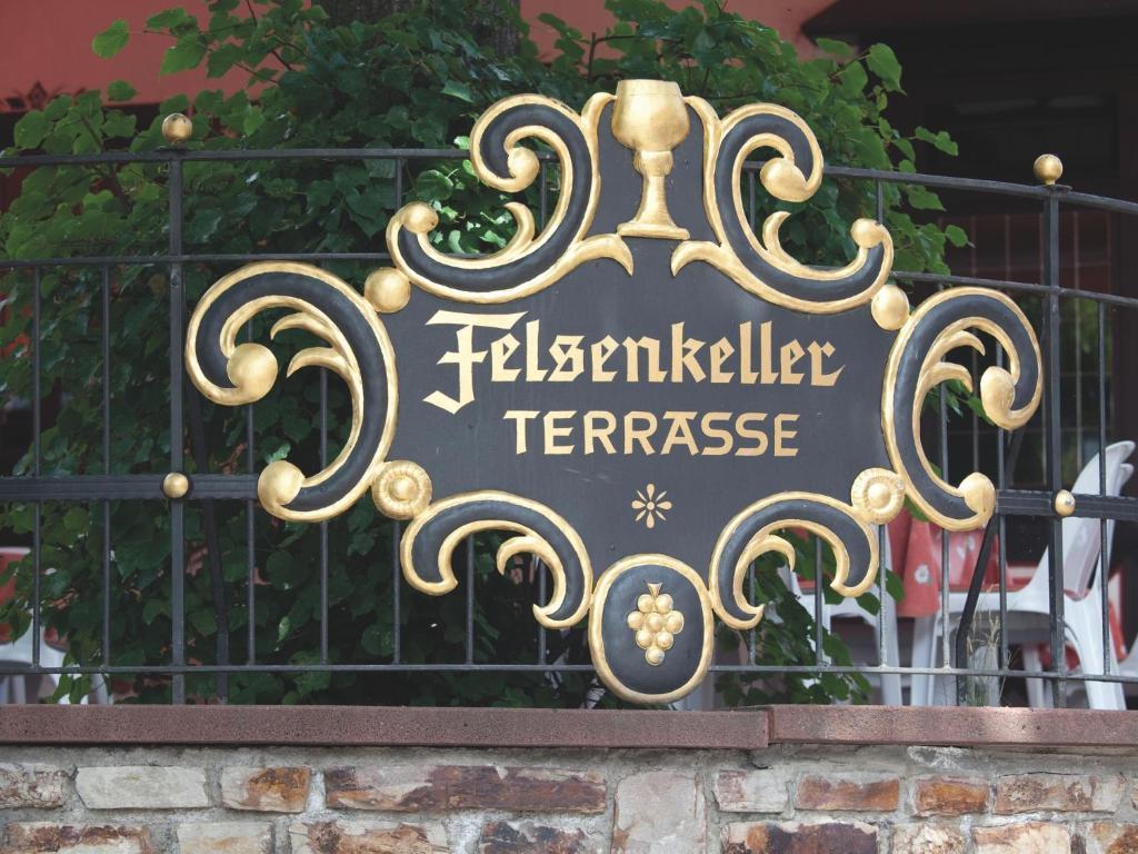 Hotel Felsenkeller ฮูเดสไฮม์ แอม ไฮน์ ภายนอก รูปภาพ